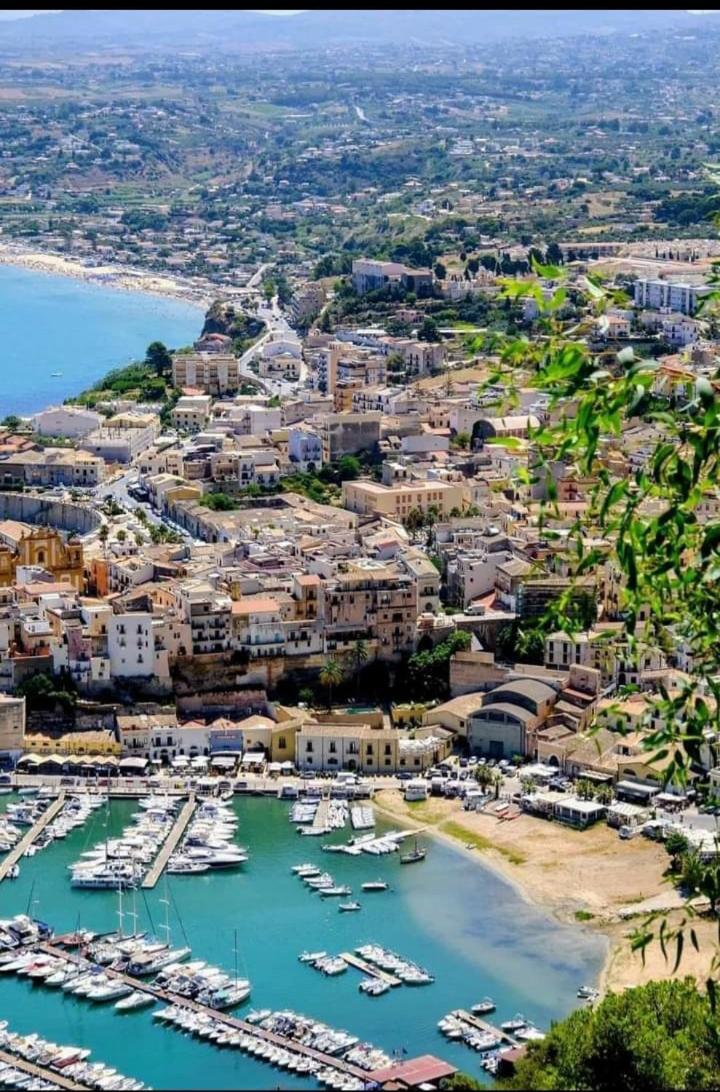 Affittacamere Le Signorine Castellammare del Golfo Extérieur photo
